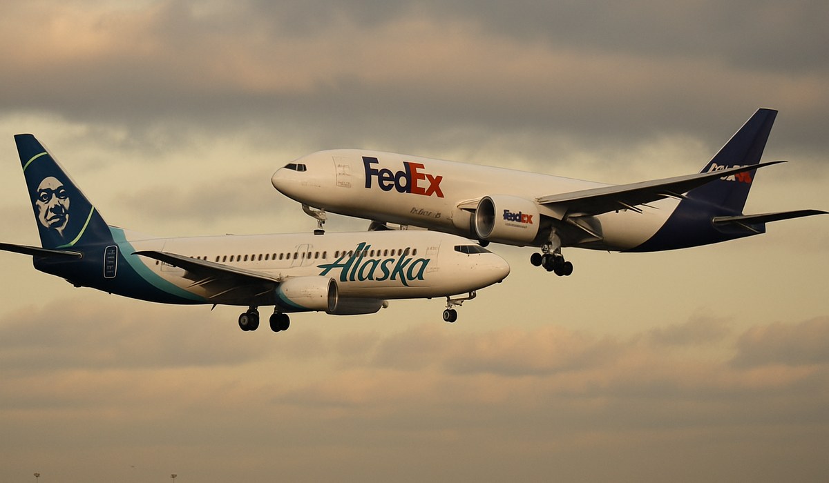 Alaska Airlines Boeing 737 Near Miss: Newark Airport Safety Alert March 2026