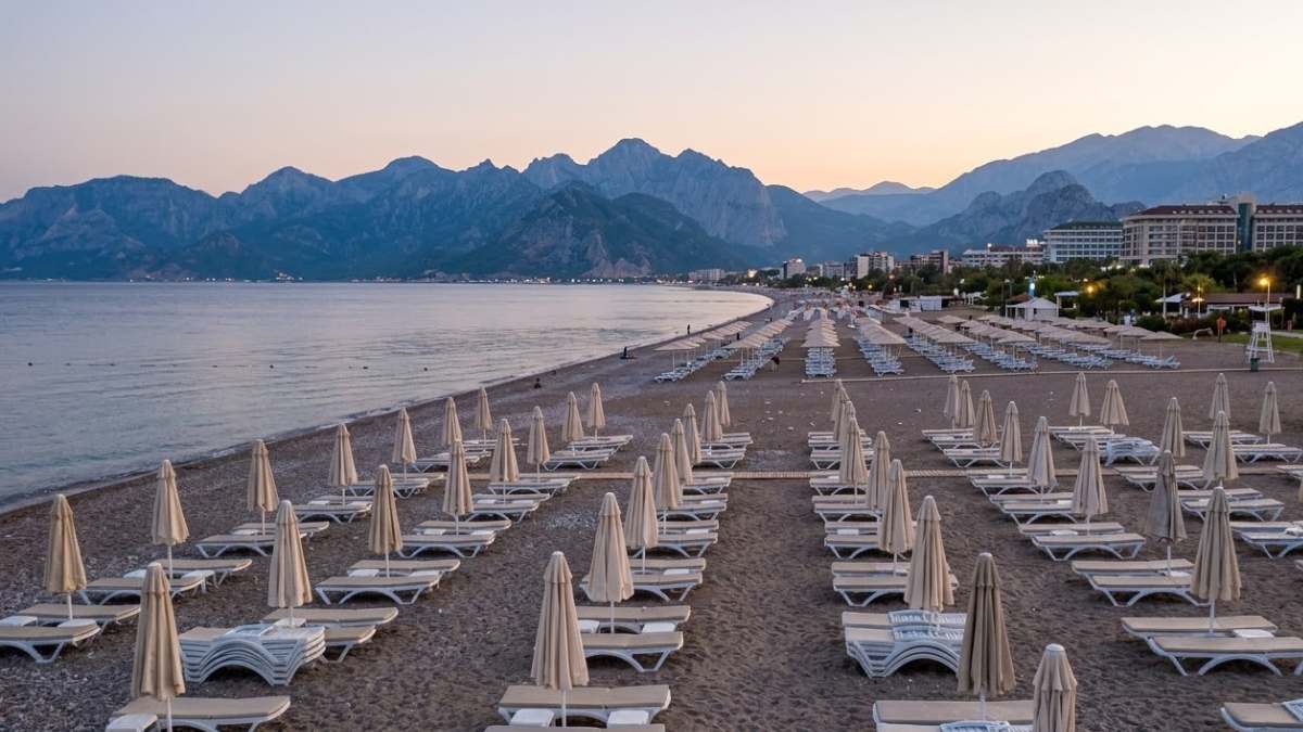 Middle East Crisis Drags Down Bookings to Turkey, Greece, Cyprus, and Egypt