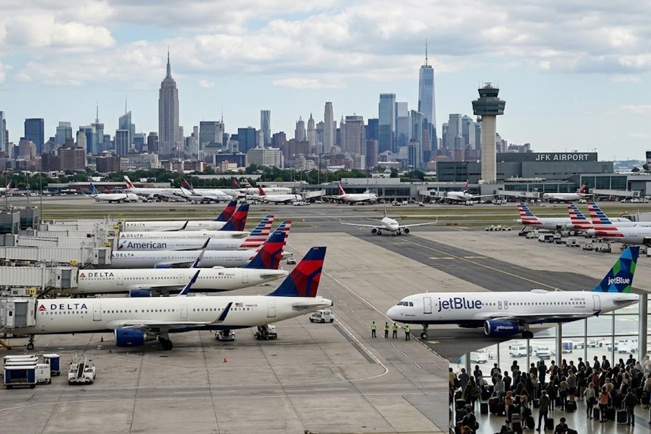 JFK and LaGuardia Flights Halted in US as FAA Outage Disrupts Northeast Travel