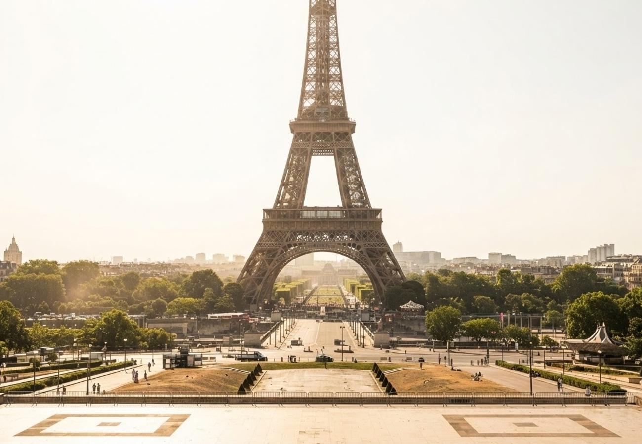 France and Europe Tourism Disruptions 2026: Eiffel Tower Closures and Eurostar Heatwave Delays