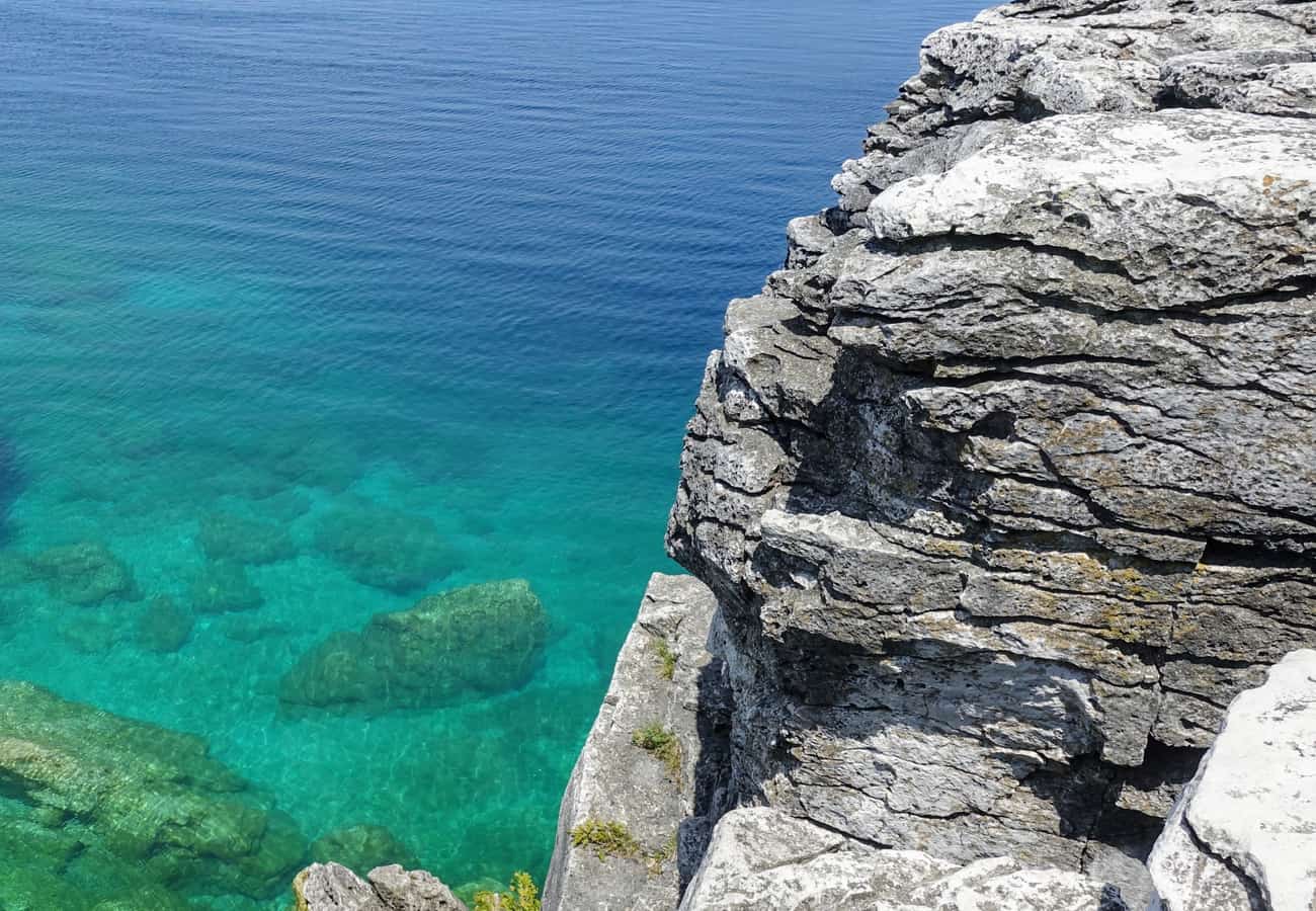 Turquoise waters and dramatic dolomite cliffs along Georgian Bay at Bruce Peninsula National Park