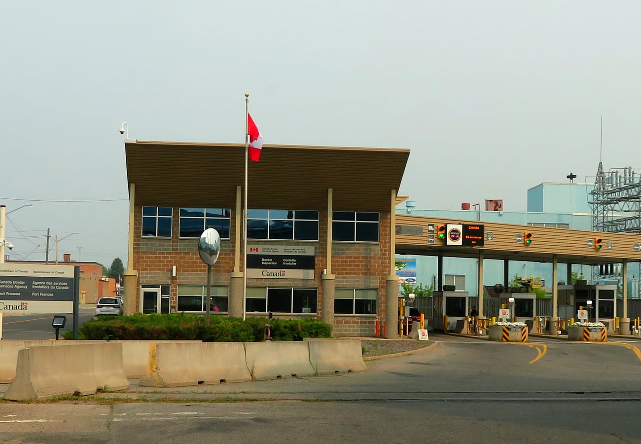 International Falls to Fort Frances international bridge crossing Rainy River