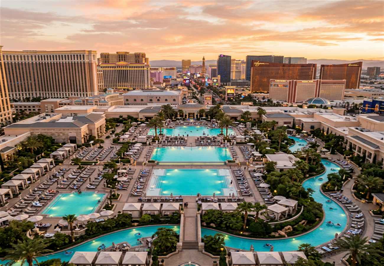 Dive Into Luxury: Discover the 11 Best Las Vegas Pools According To Reddit