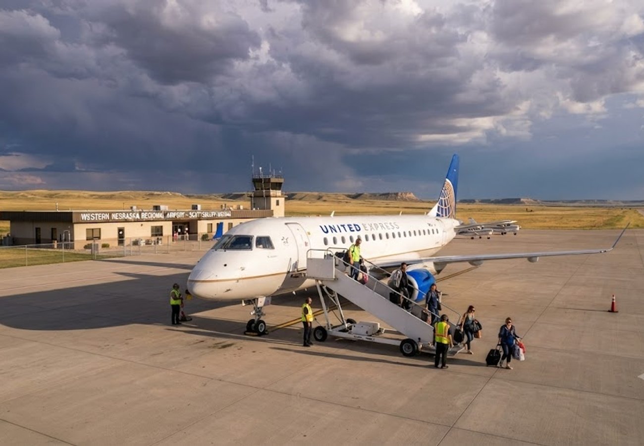 United Express Flight SKW5911 Diverts to Western Nebraska Regional Airport Amid Denver Weather